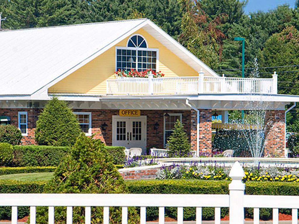 Colonel Williams Resort And Suites Lake George Exterior foto