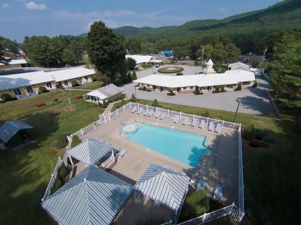 Colonel Williams Resort And Suites Lake George Exterior foto