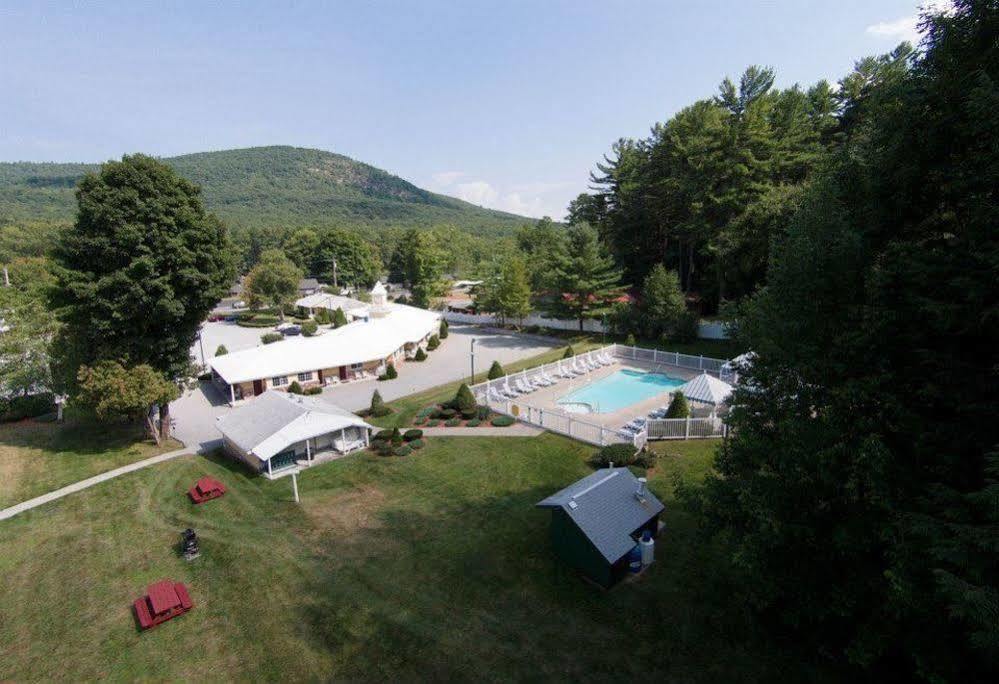 Colonel Williams Resort And Suites Lake George Exterior foto